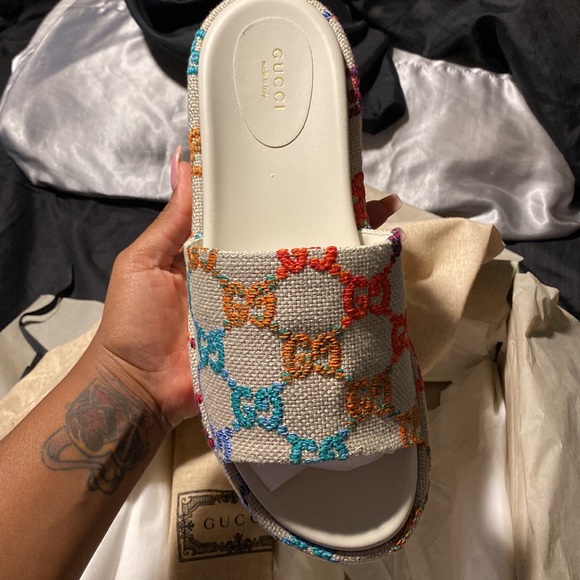 Women’s Gucci Platform Slide - Picture 5 of 6